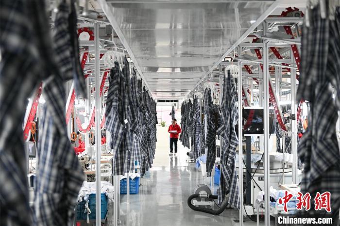 纺织服装产业如何“织”出新图景？江苏民企男装领域的创新实践